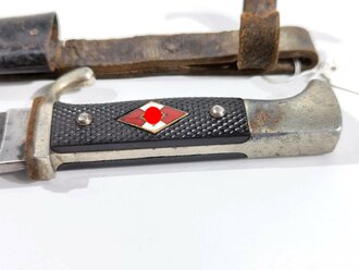 Fahrtenmesser für Angehörige der Hitlerjugend. Hersteller RZM M7/5 ( Krebs Solingen )  Emblem wackelt leicht, Scheide Originallack, Verschluss defekt