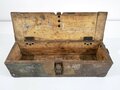 Transportkasten aus Holz " Sonderkart. 6 l.F.18 " Original Tarnlackierung, ungereinigtes Stück