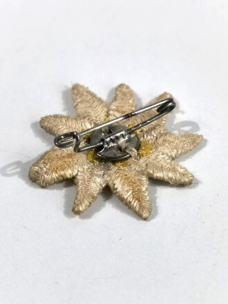 Gesticktes Edelweiss an Nadel 30mm