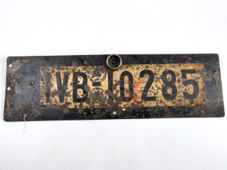 Nummernschild aus der Zeit des 2.Weltkrieg, vermutlich für einen Lastkraftwagen. Originallack, 16 x 53cm