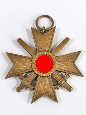 Kriegsverdienstkreuz 1939 2. Klasse mit Schwerter in Verleihungstüte, diese mit Hersteller " Klein & Quenzer, Idar Oberstein " , Tüte an der Seite eingerissen