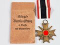 Kriegsverdienstkreuz 1939 2. Klasse mit Schwerter in Verleihungstüte, diese mit Hersteller " Klein & Quenzer, Idar Oberstein " , Tüte an der Seite eingerissen