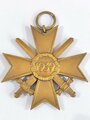 Kriegsverdienstkreuz 1939 2. Klasse mit Schwerter in Verleihungstüte, diese mit Hersteller " Klein & Quenzer, Idar Oberstein " , Tüte an der Seite eingerissen