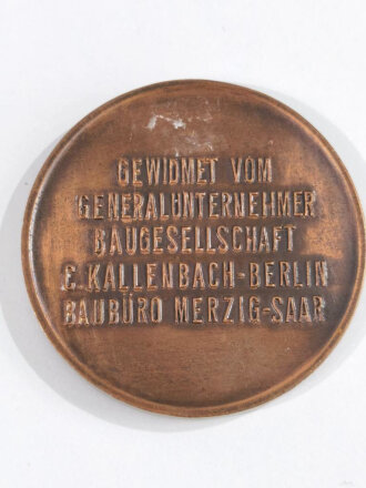 Leichtmetallplakette "Für Deutschlands Stärke und Sicherheit im Westen" Westwall. Durchmesser 43mm