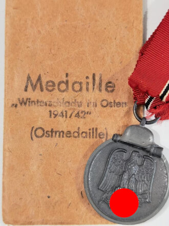 Medaille " Winterschlacht im Osten " mit Bandabschnitt und Verleihungstüte, diese mit Hersteller " Moritz Hausch A.G., Pforzheim "