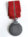 Medaille " Winterschlacht im Osten " mit Bandabschnitt und Verleihungstüte, diese mit Hersteller " Moritz Hausch A.G., Pforzheim "