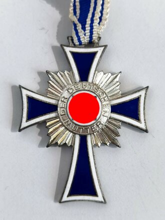 Ehrenkreuz der Deutschen Mutter in Silber mit Verleihungstüte, diese mit Hersteller " Moritz Hausch A.G., Pforzheim ", sehr guter Zustand