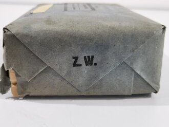 " 500g Zellstoffwatte, keimfrei in 3 Rollen a 165g" datiert 1943, Maße 8 x 18 x 20cm