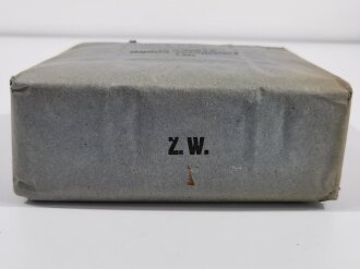 " 500g Zellstoffwatte, keimfrei in 3 Rollen a 165g" datiert 1943, Maße 8 x 18 x 20cm