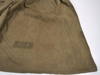 Afrikakorps Staubmantel für Angehörige des Heeres. getragenes Stück, ein etwa Uniformgrosses Loch