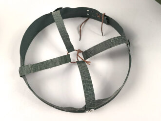 North Vietnamese Army / Viet Cong sun helmet, Vietnam war era, good condition, Innenfutter lose beiliegend