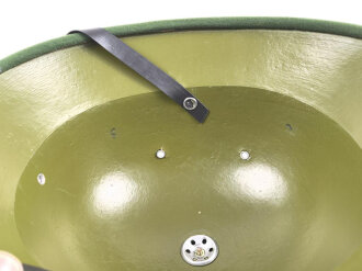 North Vietnamese Army / Viet Cong sun helmet, Vietnam war era, good condition, Innenfutter lose beiliegend