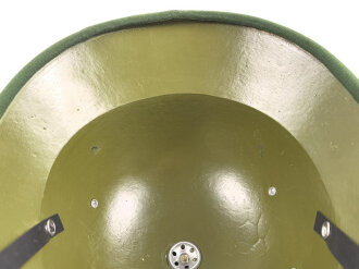 North Vietnamese Army / Viet Cong sun helmet, Vietnam war era, good condition, Innenfutter lose beiliegend