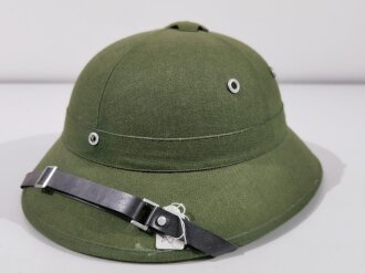 North Vietnamese Army / Viet Cong sun helmet, Vietnam war...