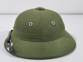 North Vietnamese Army / Viet Cong sun helmet, Vietnam war...