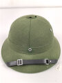 North Vietnamese Army / Viet Cong sun helmet, Vietnam war era, good condition, Innenfutter lose beiliegend