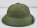 North Vietnamese Army / Viet Cong sun helmet, Vietnam war era, good condition