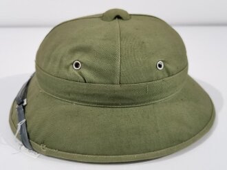 North Vietnamese Army / Viet Cong sun helmet, Vietnam war...