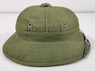 North Vietnamese Army / Viet Cong sun helmet, Vietnam war era, well used