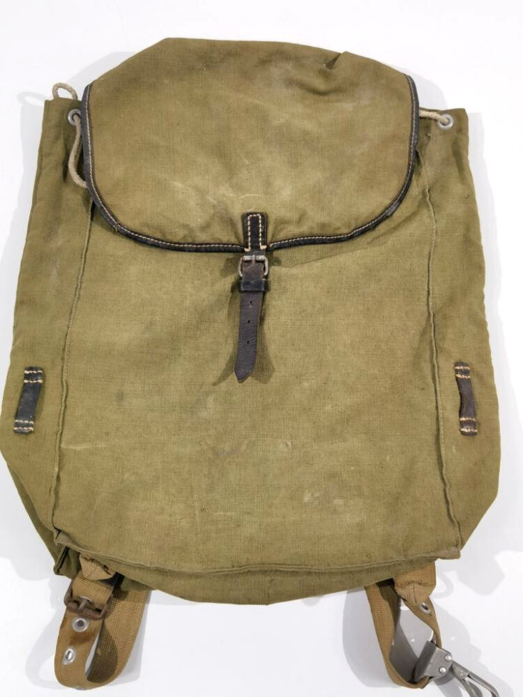 Artillerie Rucksack Wehrmacht datiert 1940. Ungewöhnliche Trageriemen ...
