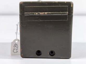 Batteriekasten ( Behälter für Stromquelle) unter anderem zum Entfernungsmesser 36. Überlackiertes und von der französischen Armee nach dem 2.Weltkrieg innen modifiziertes Stück