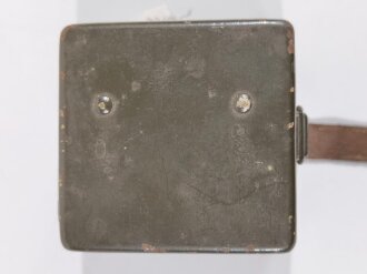 Batteriekasten ( Behälter für Stromquelle) unter anderem zum Entfernungsmesser 36. Überlackiertes und von der französischen Armee nach dem 2.Weltkrieg innen modifiziertes Stück