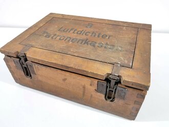 Luftdichter Patronenkasten Wehrmacht, Packzettel für 2100 Pistolenpatronen 43, datiert 1944. Ungereinigtes Stück