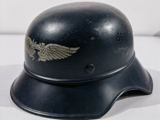 Stahlhelm Luftschutz, das Hakenkreuz sauber ausgekratzt,...