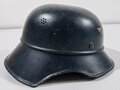 Stahlhelm Luftschutz, das Hakenkreuz sauber ausgekratzt, sonst gut