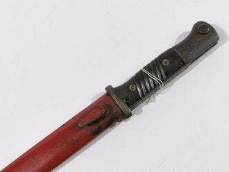Seitengewehr M84/98 für K98 der Wehrmacht. Nummerngleiches Stück, Hersteller 42fnj, die Scheide überlackiert