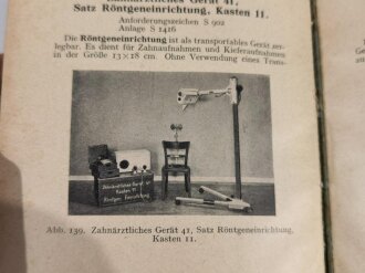 "Das Sanitätsgerät des Feldheeres" datiert 1944, 254 Seiten, stark bebildert. Die Vorschrift zum Thema