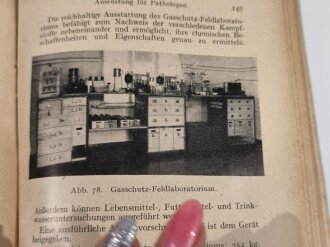 "Das Sanitätsgerät des Feldheeres" datiert 1944, 254 Seiten, stark bebildert. Die Vorschrift zum Thema