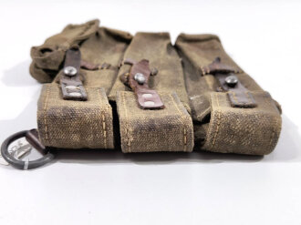 Magazintasche MP40 Heer, getragenes Stück, datiert 1942. Zwei Verschlussriemen neuzeitlich ergänzt und angenietet