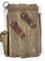 Magazintasche MP40 Heer, getragenes Stück, datiert 1942. Zwei Verschlussriemen neuzeitlich ergänzt und angenietet