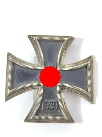 Eisernes Kreuz 1. Klasse 1939, Gegenhaken wurde vor langer Zeit ergänzt, getragenes Stück