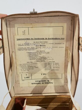 Sanitätstasche der Sanitätsoffiziere 1938, datiert 1939. Gebraucht, guter Zustand, mit dem passenden Schlüssel