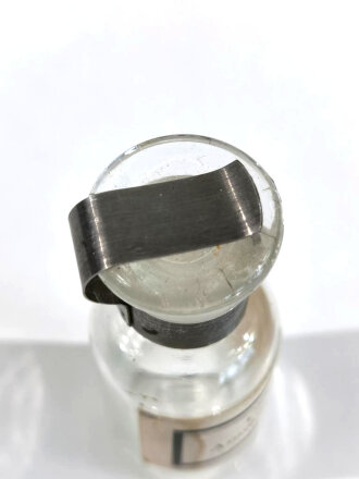 Glasflasche " Chloroform Ammoniak - Aether" für Sanitätszwecke, Gesamthöhe 8cm
