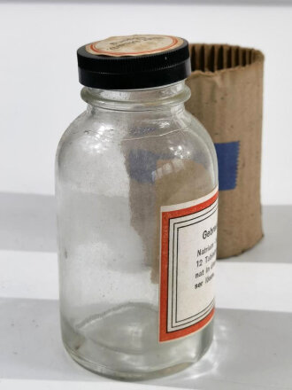 Glas für " Natr. bicarb.Lösung"in Umverpackung, gehört so in die Luftschutz Hausapotheke