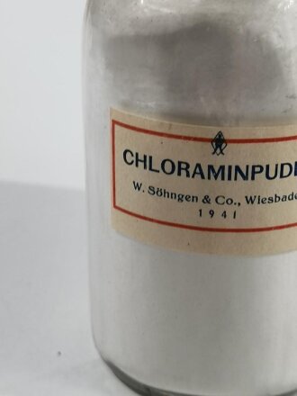 Glas  " Chloraminpuder " in Umverpackung datiert 1941, gehört so in die Luftschutz Hausapotheke