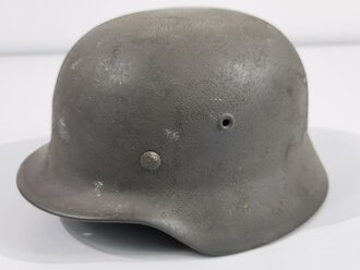 Heer, Stahlhelm Modell 1940. Originallack leicht rauh, Ring und Nieten original verbaut. EF66