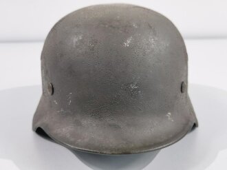 Heer, Stahlhelm Modell 1940. Originallack leicht rauh,...