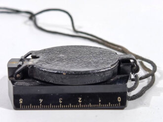 Marschkompass aus schwarzer Preßmasse Wehrmacht, Hersteller Busch, getragen, guter Zustand