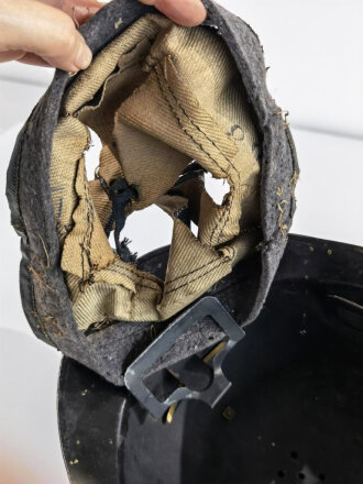 Frankreich, Feuerwehrhelm aus Stahlhelm , das Emblem aus Eisen. Innenfutter lose