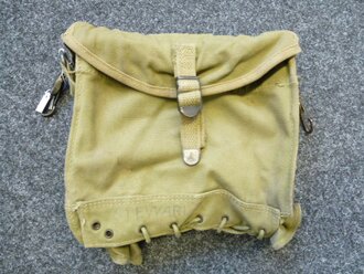 US Army WWII, medical pouch, khaki, no markings as usually on these. Used