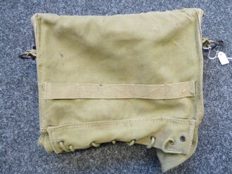 US Army WWII, medical pouch, khaki, no markings as usually on these. Used