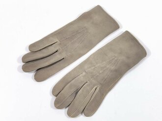 Paar Handschuhe für Offiziere aus grauem Wildleder, wohl ungetragenes Paar