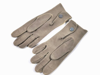 Paar Handschuhe für Offiziere aus grauem Wildleder, wohl ungetragenes Paar