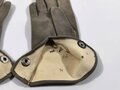 Paar Handschuhe für Offiziere aus grauem Wildleder, wohl ungetragenes Paar
