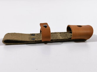 Koppelschuh Wehrmacht für Seitengewehr zum K98. Späte, kurze Ausführung zum tragen mit dem Klappspaten, Variante in ungeschwärztem Leder, neuzeitliche REPRODUKTION, sie erhalten ein ( 1 ) Stück