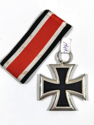 Eisernes Kreuz 2. Klasse 1939 mit Hersteller L/11 im Bandring für " Wilhelm Deumer, Lüdenscheid ", Hakenkreuz mit voller Schwärzung